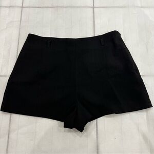 Forever 21 Women’s Black Shorts Medium